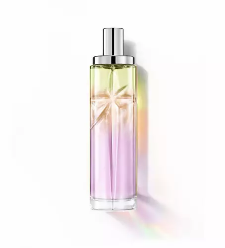 Sweet Kiss: hoge flacon met lavenderkleurig, amberkleurig en lichtgroen kleurverloop tegen een witte achtergrond.