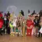 De cast van RuPaul's Drag Race bezoekt de Mugler-tentoonstelling in het Brooklyn Museum
